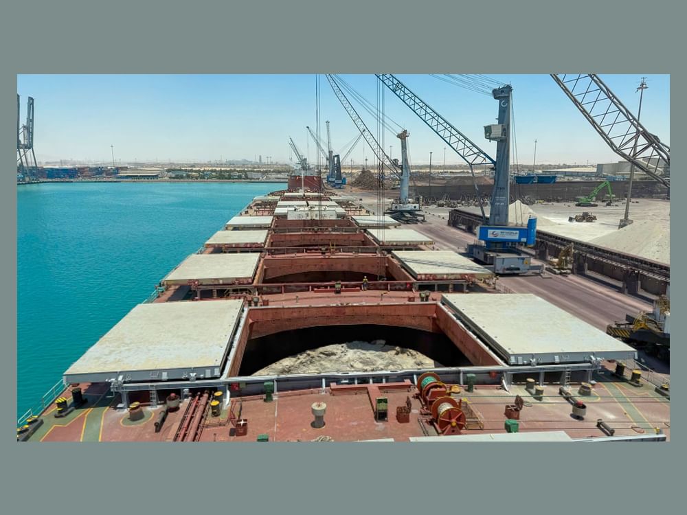 دي بي ورلد - مصر تُنجز مناولة  أكبر سفينة على الإطلاق لنقل شوائب صهر المعادن