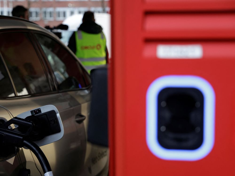 Norway hits record as electric vehicles capture 95.9% of 2025 new car market