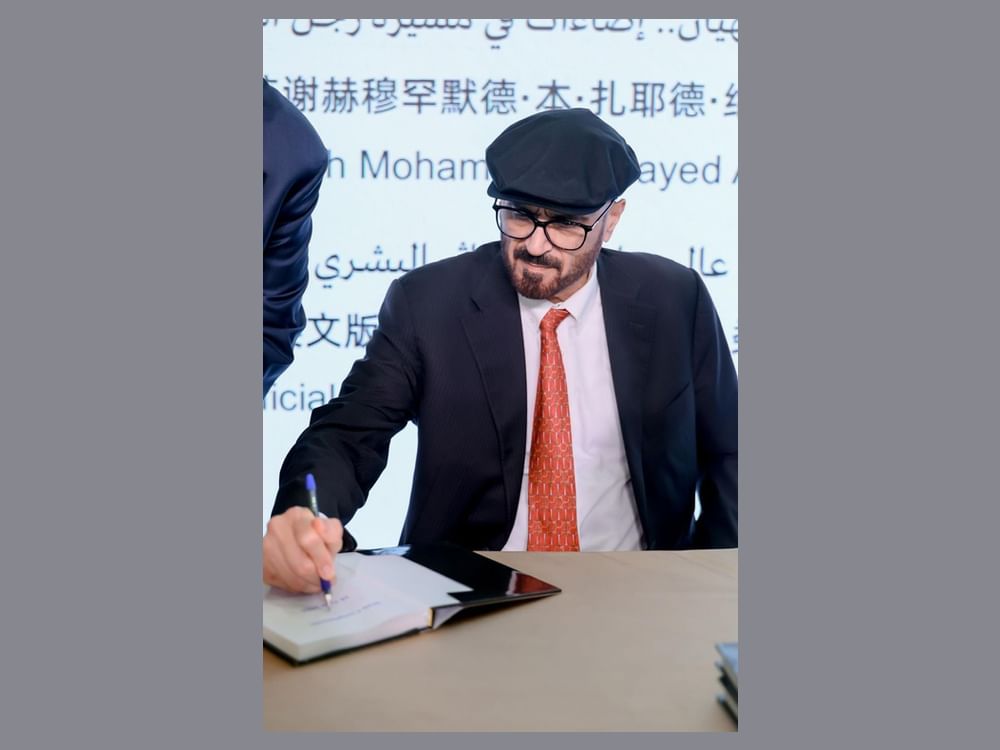  Jamal Al Suwaidi signs his latest publications at Beijing International Book Fair