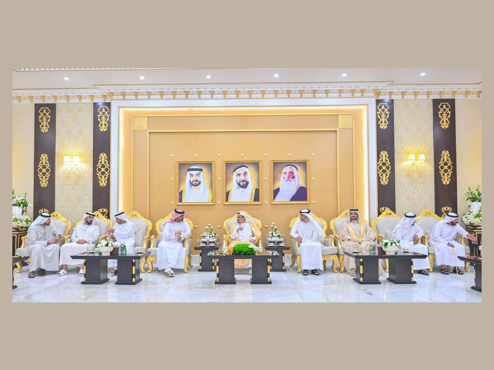 حاكم عجمان ووليّ عهده يواصلان استقبال المهنّئين بعيد الأضحى