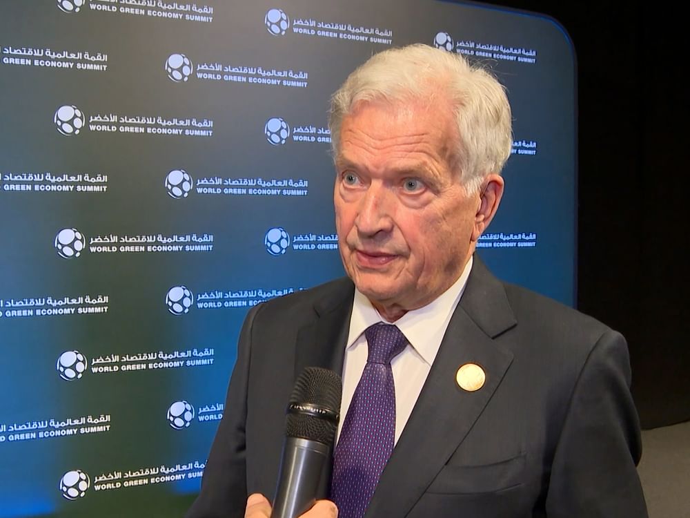 Emiratos marca un modelo pionero en la construcción de una economía verde, según el expresidente de Finlandia