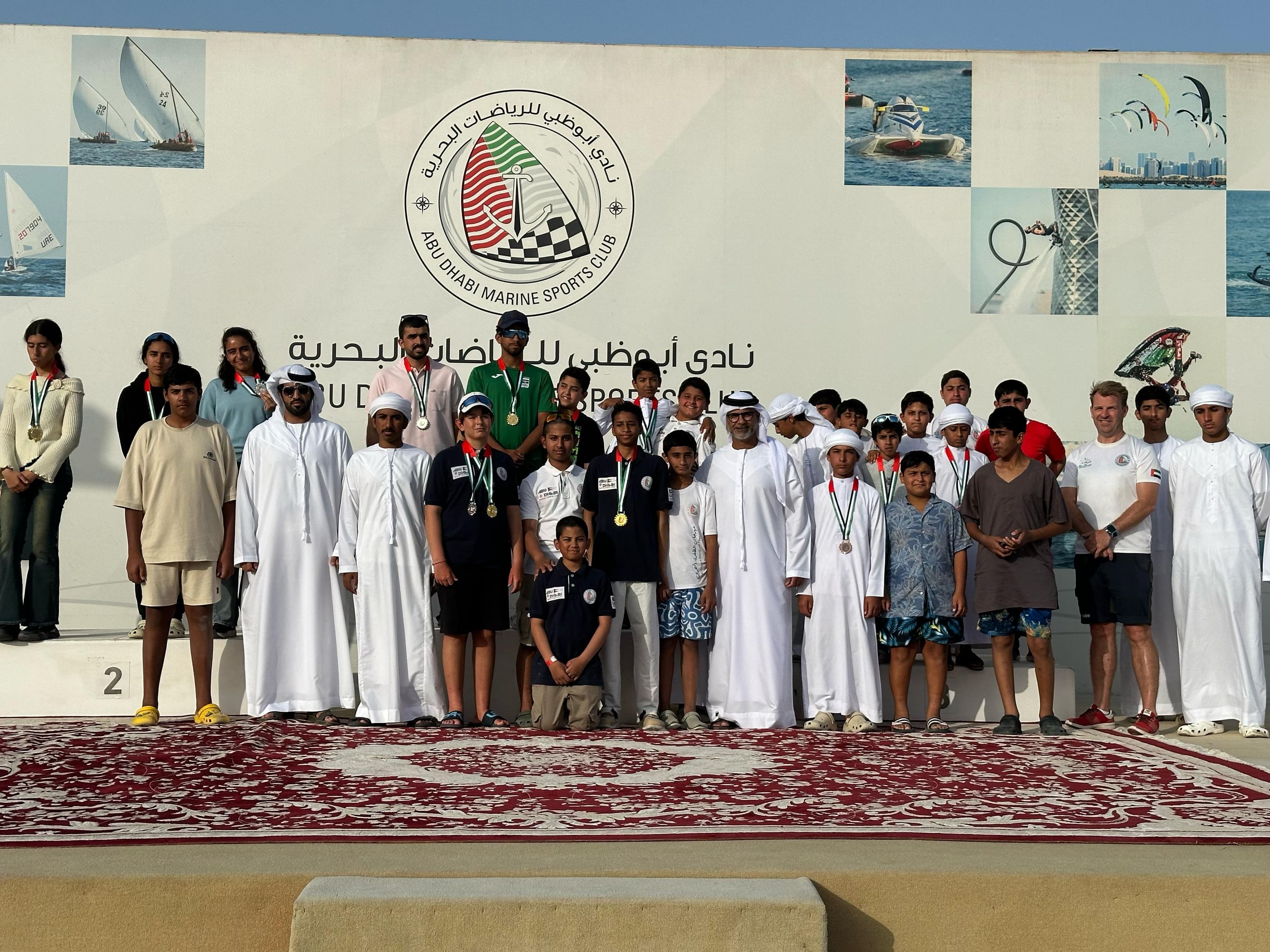 Clube de Esportes Náuticos de Abu Dhabi premia vencedores de regata de vela