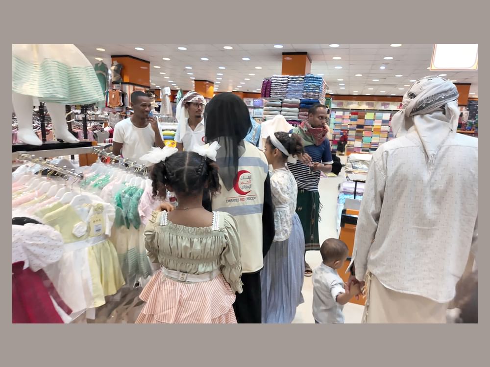 هيئة الهلال الأحمر الإماراتي تطلق مشروع كسوة العيد في محافظة حضرموت