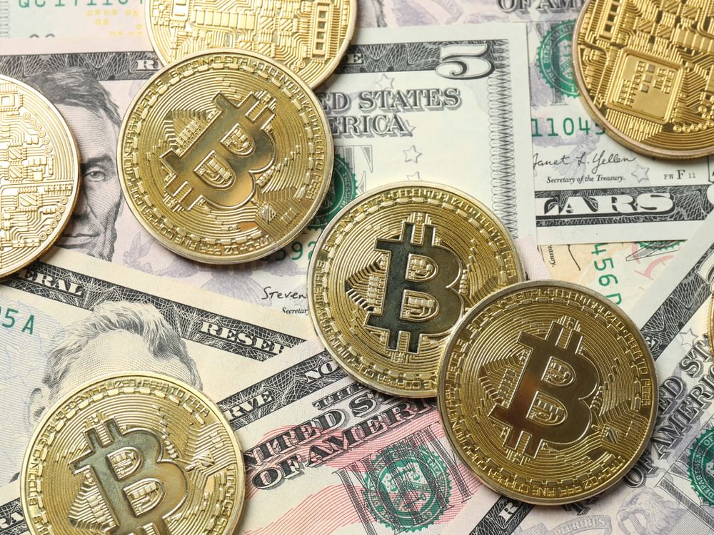 استقرار الدولار والعملات الرئيسية وتراجع العملات المشفرة