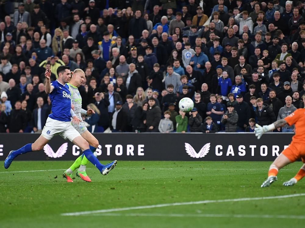Man City held 3-3 by Everton in costly blow to title hopes
