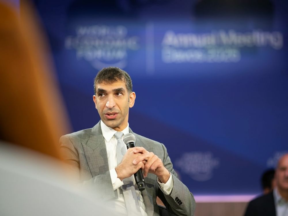 ثاني الزيودي يلتقي في دافوس وزراء ومسؤولين لاستكشاف فرص بناء شراكات تجارية واستثمارية في قطاعات اقتصاد المستقبل