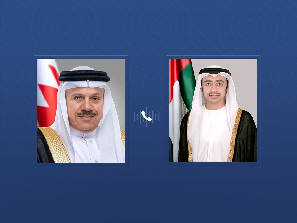 Abdullah bin Zayed y el ministro de Exteriores de Baréin abordan por teléfono la situación regional