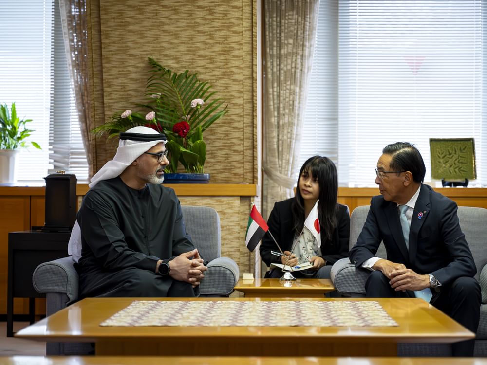 Príncipe herdeiro de Abu Dhabi se reúne com governador da província de Quioto