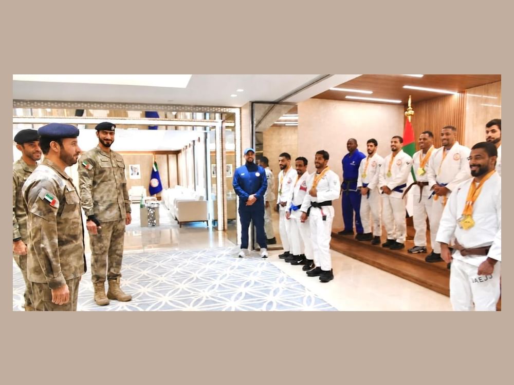 قائد عام شرطة أبوظبي يستقبل منتخبي الجوجيتسو والترايثلون بمناسبة تتويجهما في بطولتين دوليتين