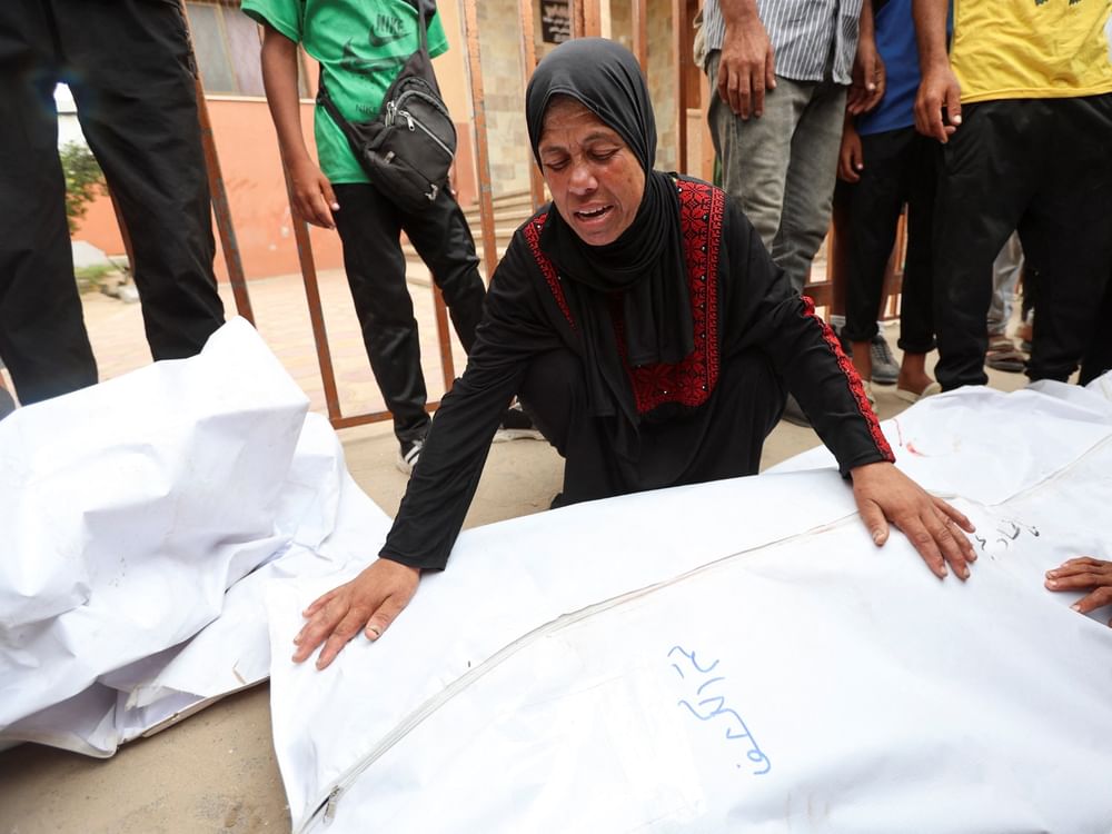 استشهاد 22 فلسطينيا بينهم 12 من منتظري المساعدات