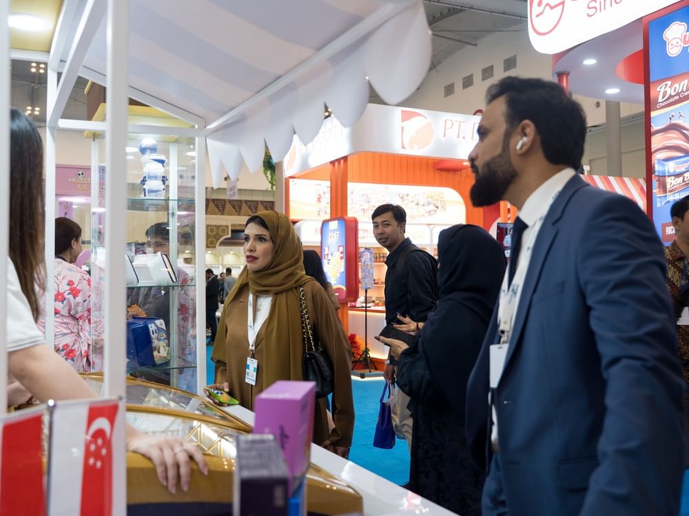 غرفة عجمان تستعرض الفرص الاستثمارية بالإمارة خلال المعرض التجاري بإندونيسيا