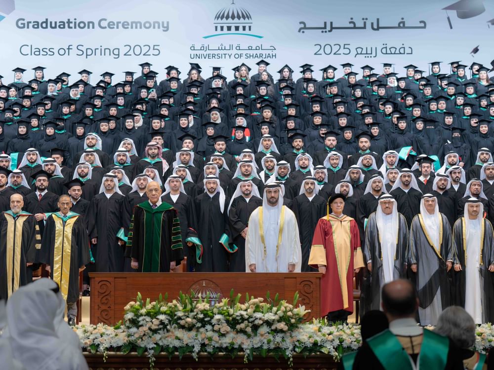سلطان بن أحمد القاسمي يشهد حفل تخريج طلبة الدراسات العليا بجامعة الشارقة