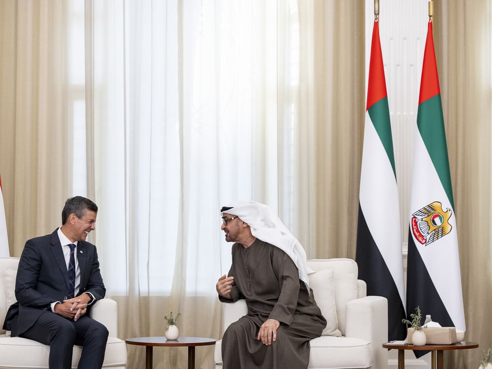 رئيس الدولة ورئيس الباراغواي يبحثان علاقات التعاون