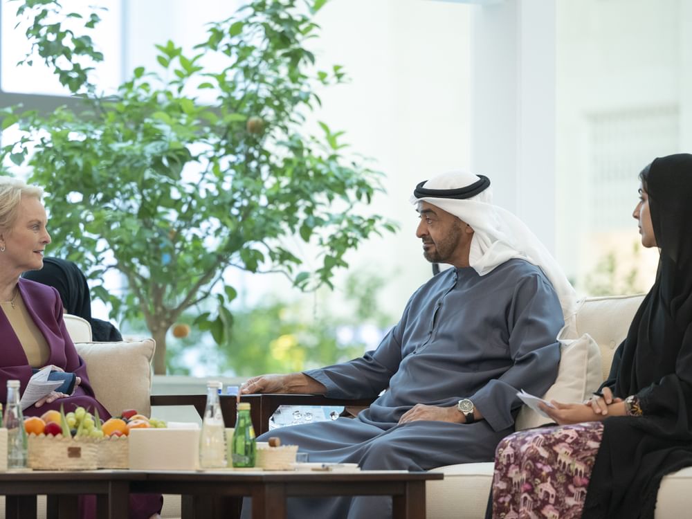 رئيس الدولة يستقبل المديرة التنفيذية لبرنامج الأغذية العالمي ويبحثان التنسيق لإيصال المساعدات الإنسانية إلى غزة.