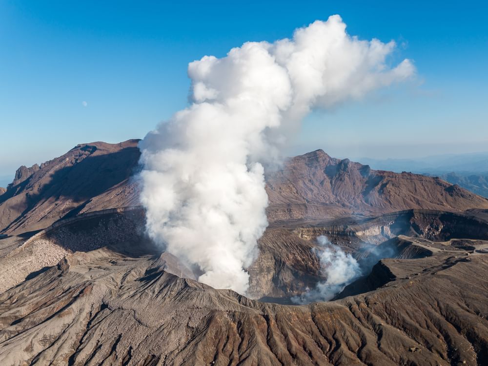 Volcano in Japan spews plume 5,500 metres above crater