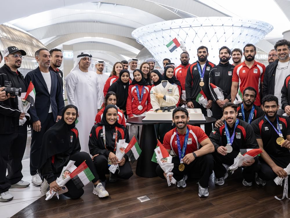استقبال بعثة الإمارات للجوجيتسو بالأعلام والورود بعد تصدرها منافسات اللعبة في "آيتشي–ناغويا" 