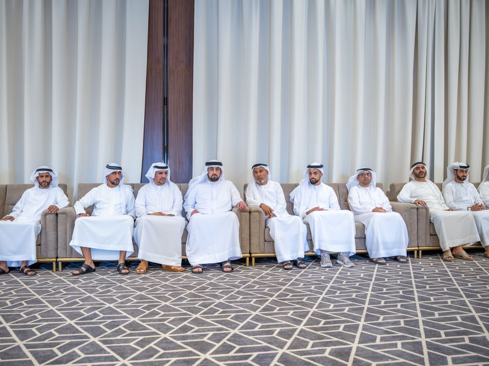 أحمد بن محمد يقدّم واجب العزاء في وفاة عبدالمجيد صديقي