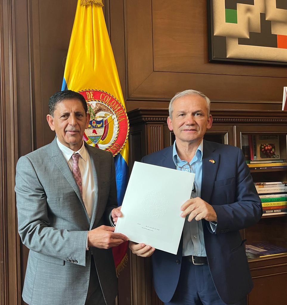 Il presidente degli Emirati Arabi Uniti invia l'invito ufficiale della