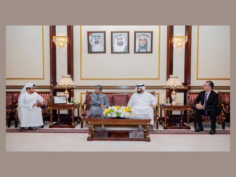 ولي عهد الفجيرة يلتقي محاضرين شاركا في "مجلس محمد بن حمد الشرقي"