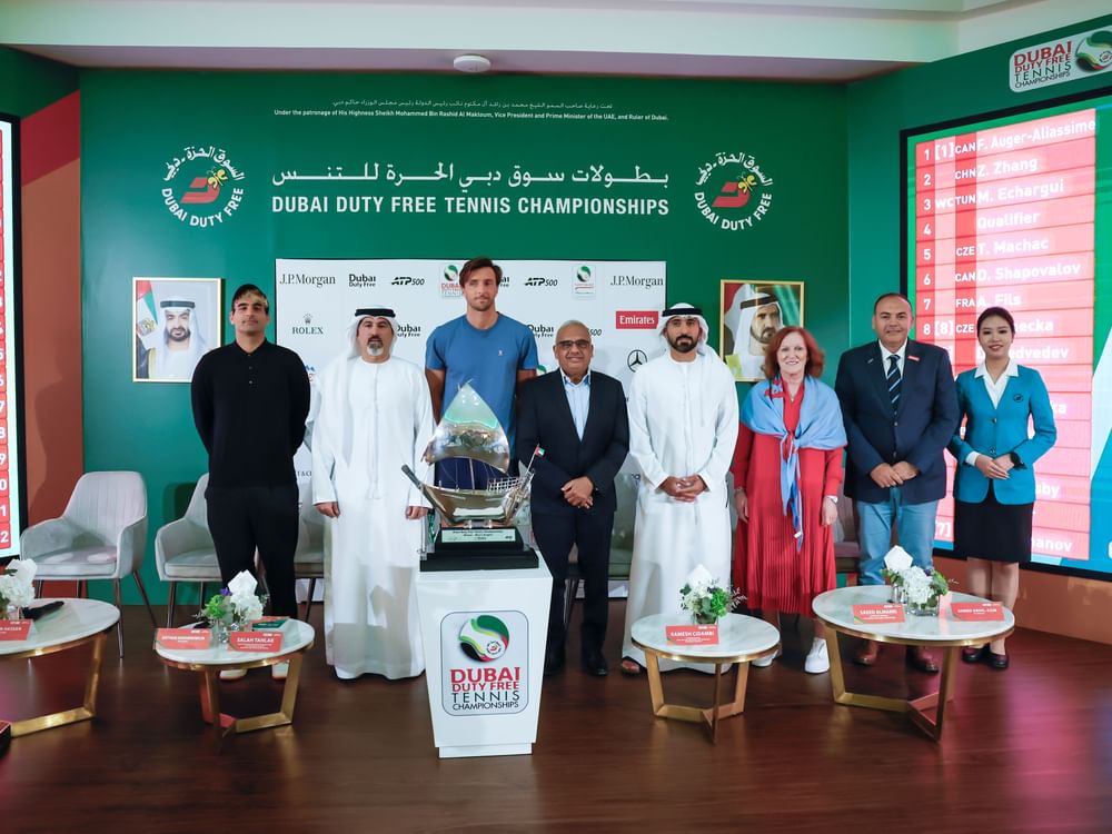 مواجهة تسيتسيباس وهومبيرت تشعل الدور الأول في بطولة سوق دبي الحرة للتنس 