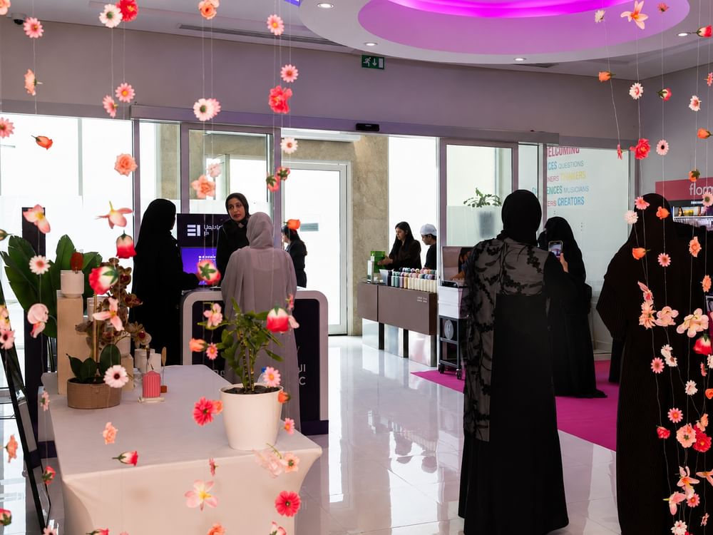 نادي سيدات الشارقة يحتفي بالمرأة الإماراتية عبر برنامج متنوع
