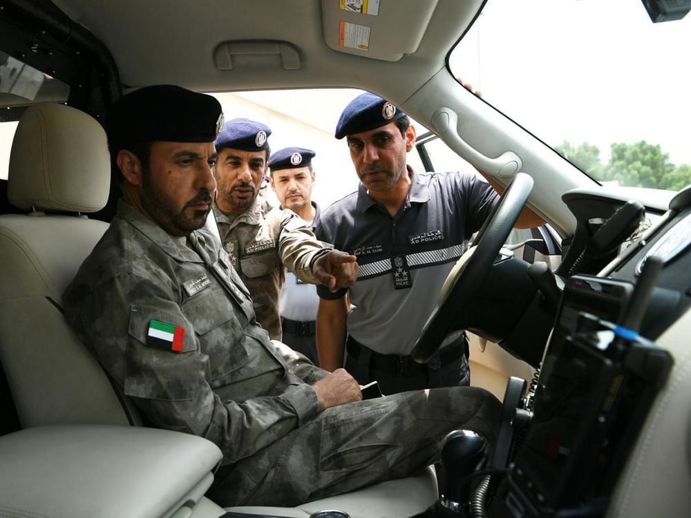قائد عام شرطة أبوظبي يوجه بمواصلة تطوير الدوريات الأمنية وتعزيز سرعة الاستجابة