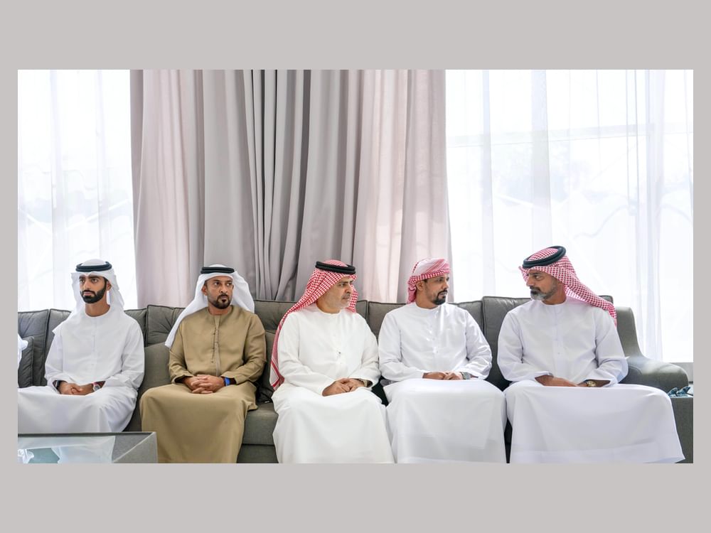 عمار بن حميد يقدم واجب العزاء في وفاة فاطمة سعد المهري   