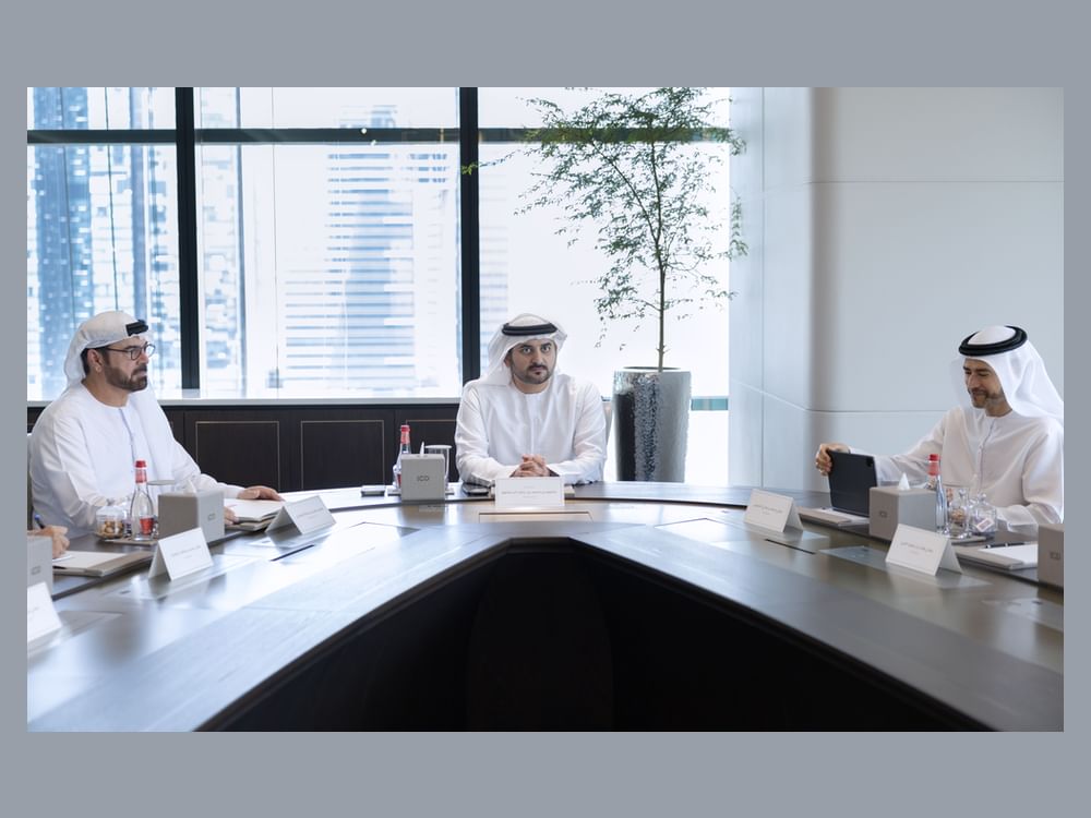 Maktoum bin Mohammed reviews Dubai economic, financial indicators