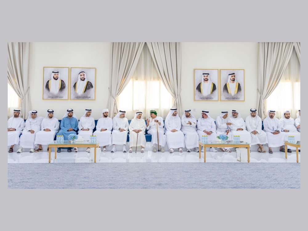 حاكم عجمان يقدم واجب العزاء في وفاة حمد راشد النعيمي