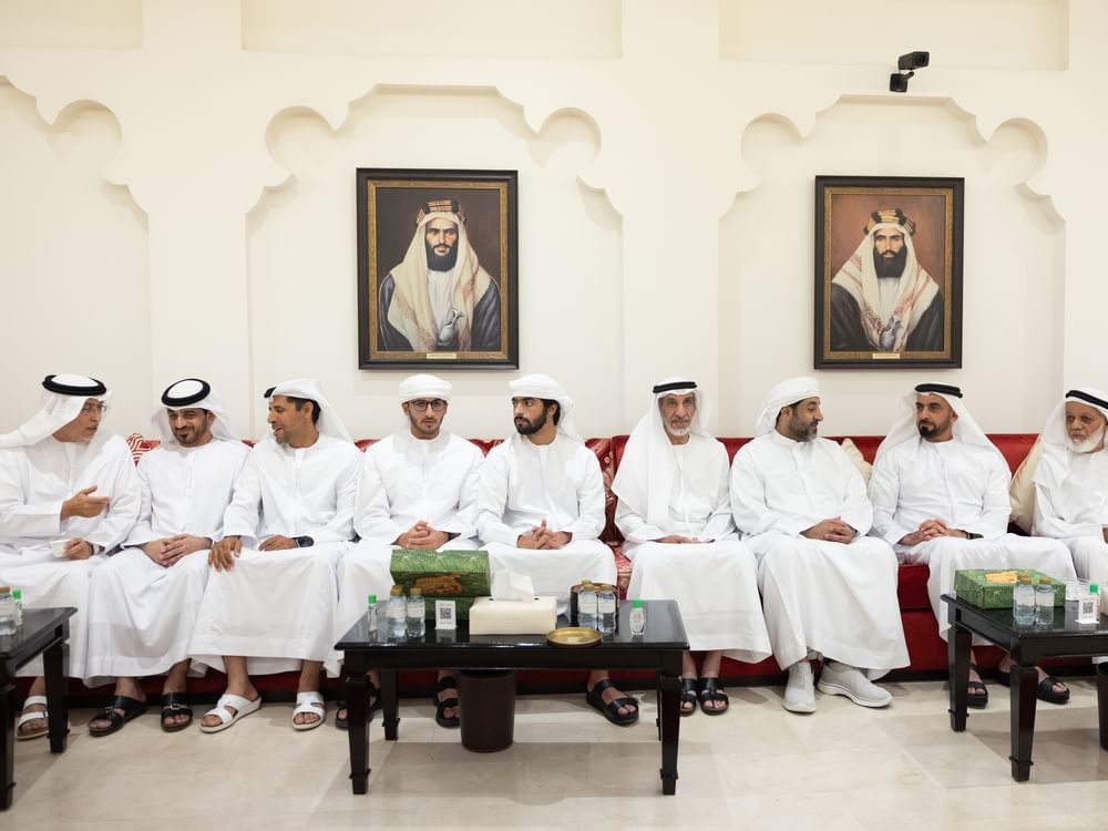 سيف بن زايد يقدم واجب العزاء في وفاة راشد مبارك عبيد الكتبي