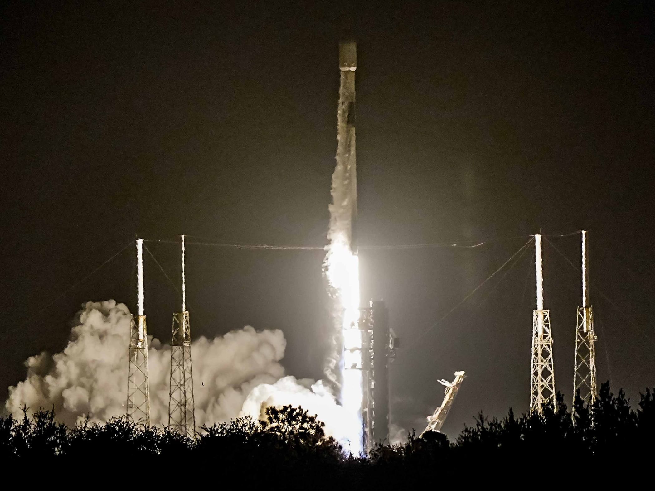 SpaceX launches 2 Falcon 9 rockets just 38 minutes apart
