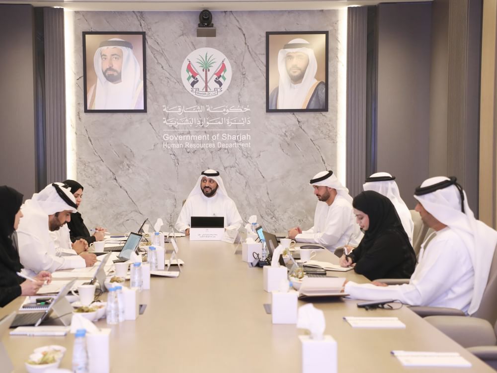 اجتماع للجنة الهياكل التنظيمية بحكومة الشارقة 