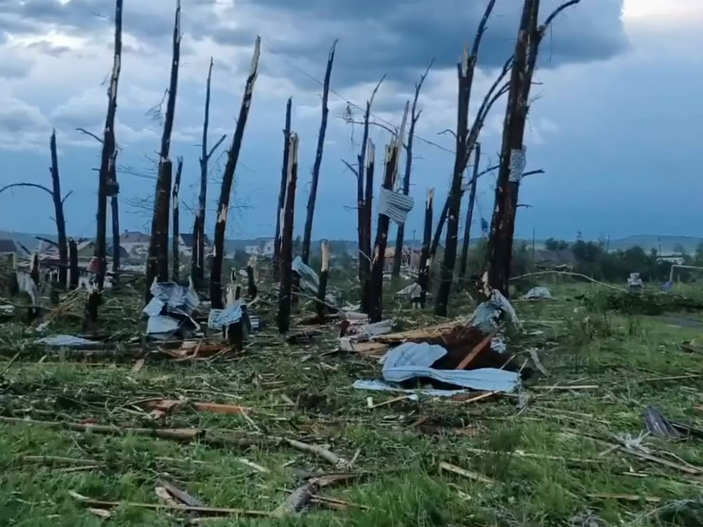 Hurricane leaves thousands without power in Russia's Sverdlovsk region