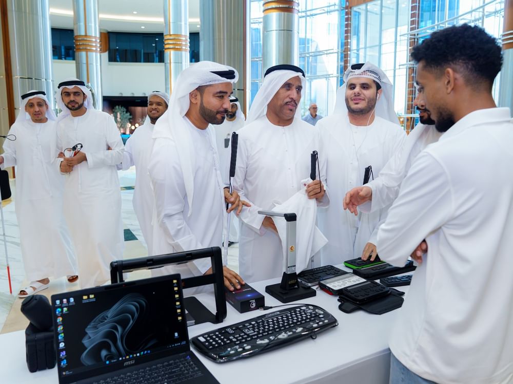 "الأرشيف والمكتبة الوطنية" و"زايد لأصحاب الهمم" يحتفيان بيوم العصا البيضاء