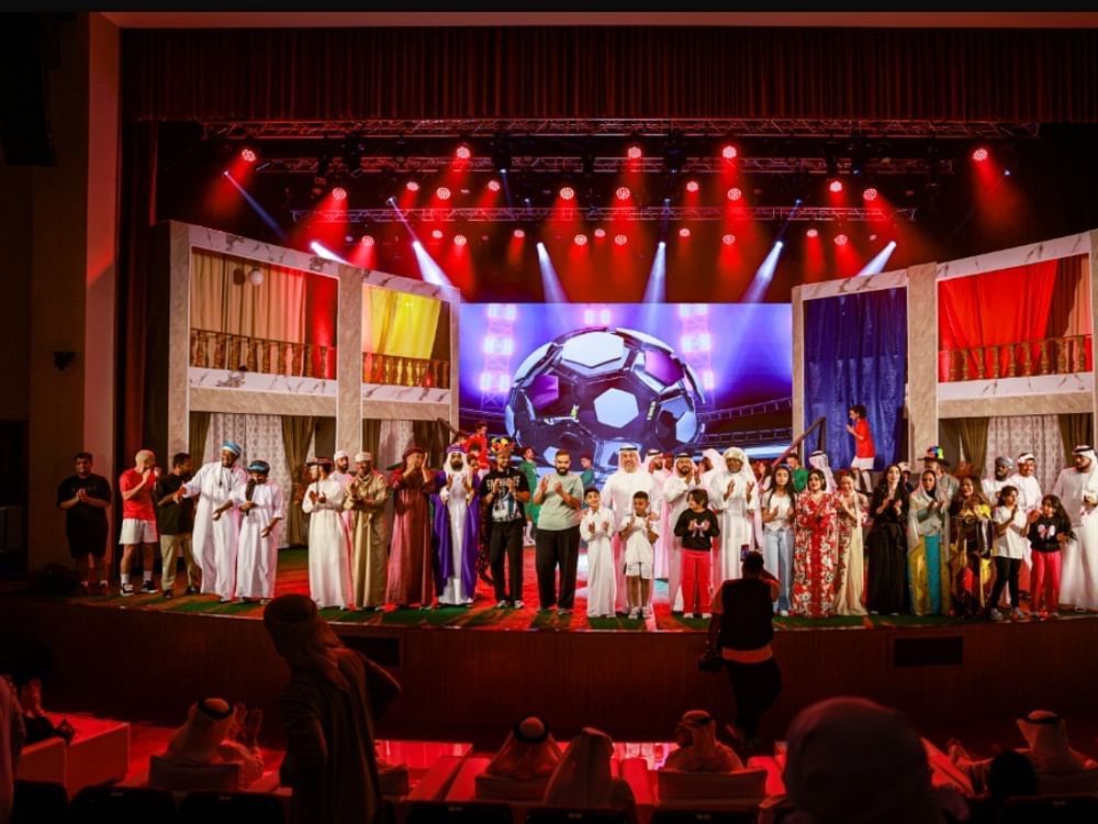 أكاديمية الفجيرة للفنون الجميلة تنظم عرضاً مسرحيا كوميدياً في عيد الفطر