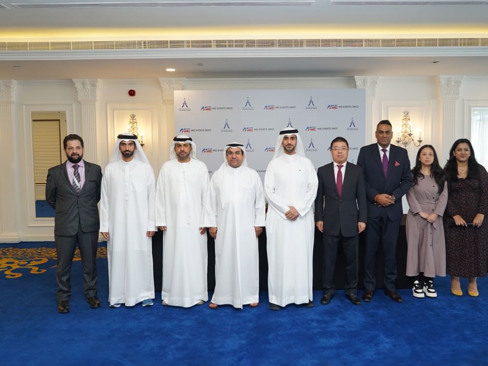Centro de Exposições de Sharjah assina acordo para lançar o Salão de Veículos Elétricos do Oriente Médio 2025