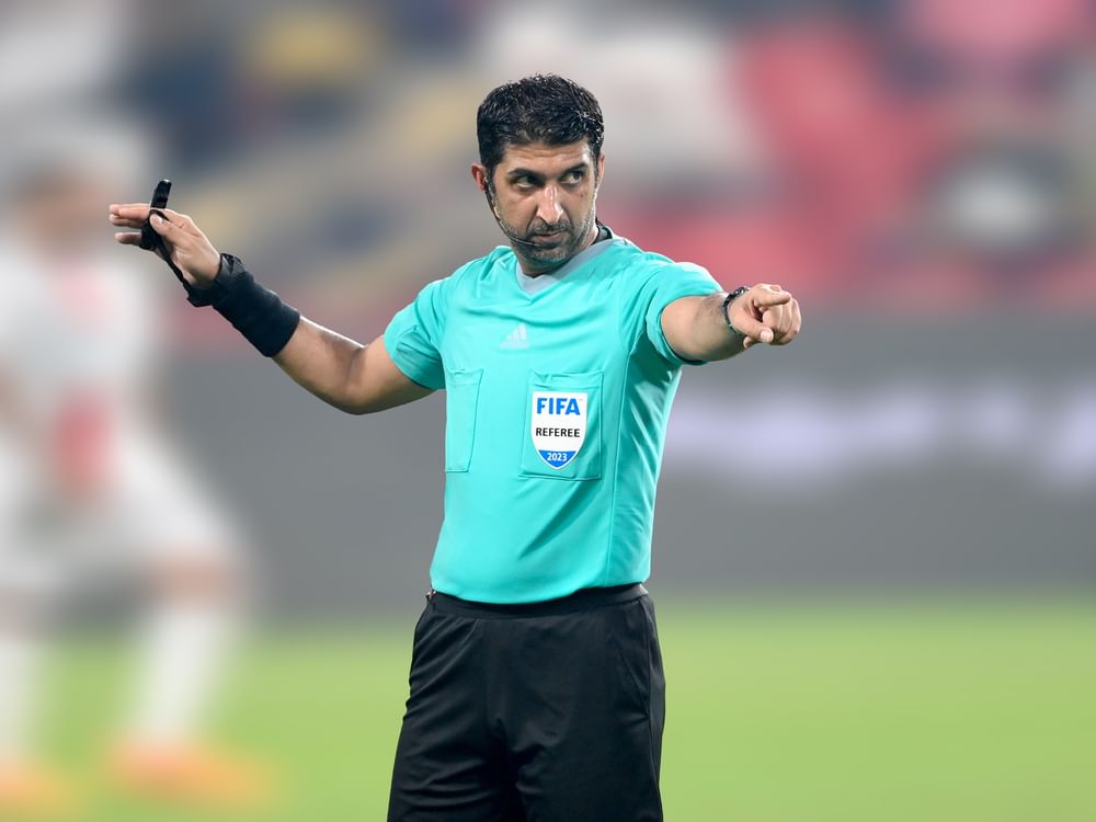 محمد عبدالله حسن حكما لمباراة أستراليا وإندونيسيا غدا في ثمن نهائي كأس آسيا