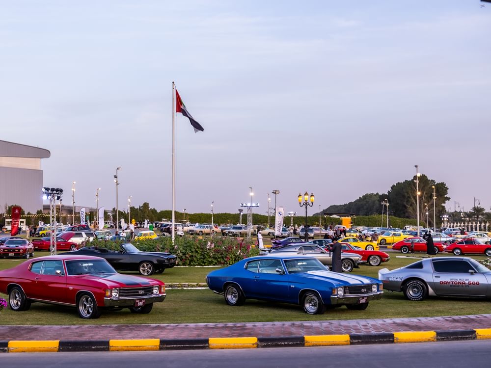 مهرجان الشارقة للسيارات يسلّط الضوء على تجارب محبي الطرازات القديمة 