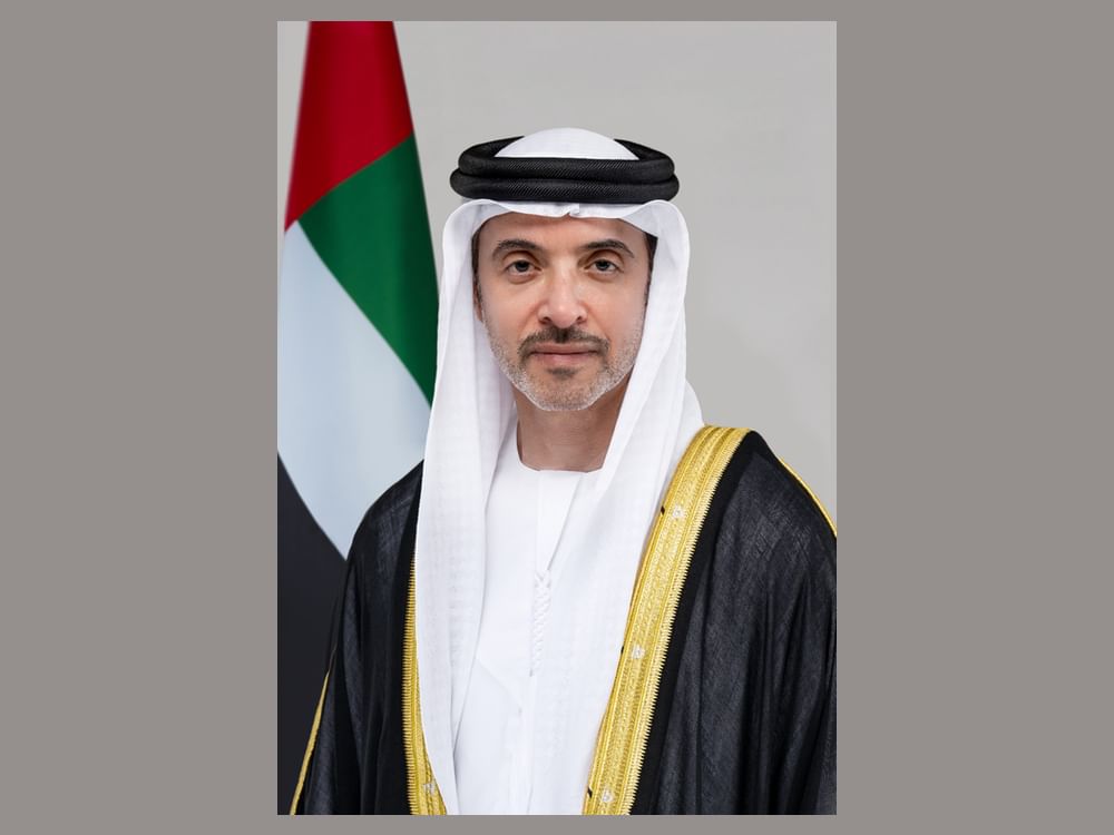 هزاع بن زايد: المرأة الإماراتية ركيزة أساسية في بناء الوطن وشريكة فاعلة في نهضته