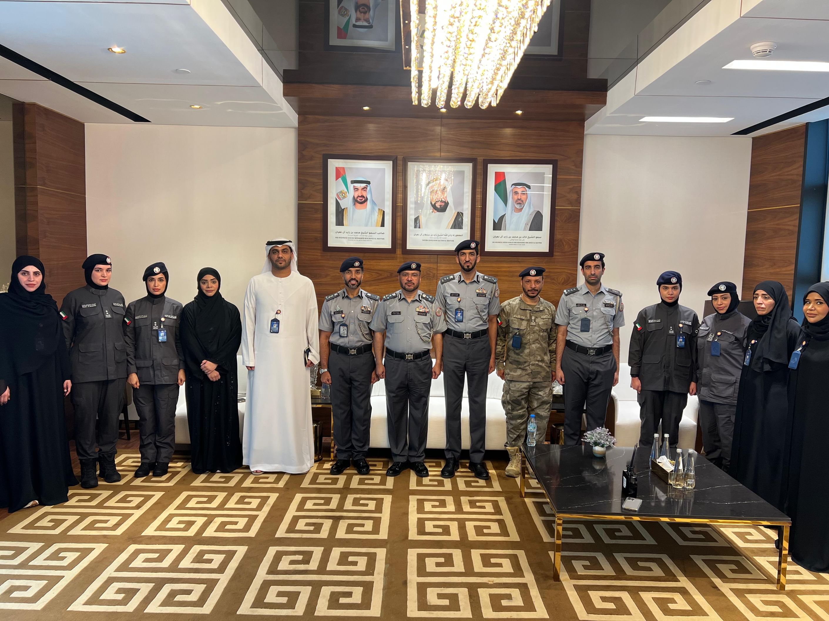 شرطة أبوظبي تخرج الدفعة الأولى من المواهب النسائية في التفتيش والانضباط