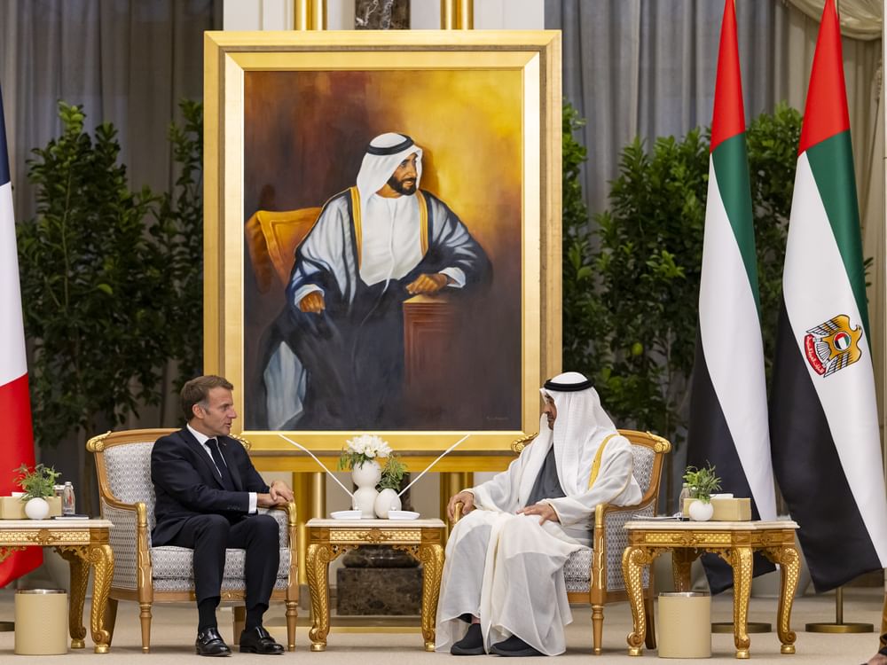 رئيس الدولة والرئيس الفرنسي يبحثان علاقات التعاون والتطورات الإقليمية