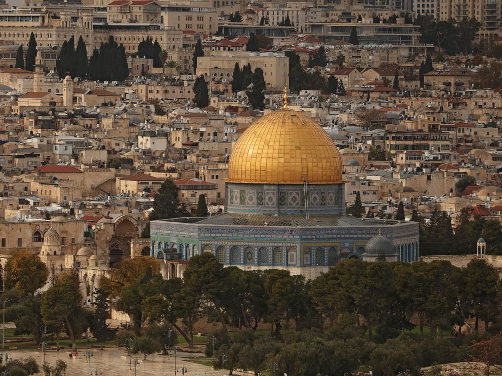 Hundreds of settlers storm Al-Aqsa Mosque compound