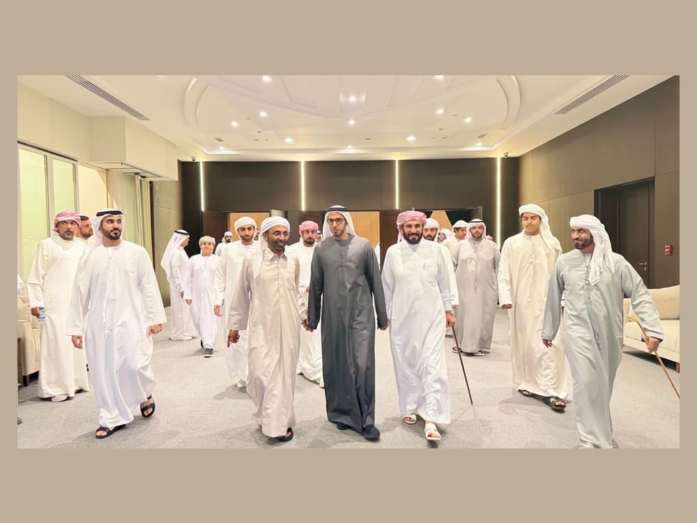 محمد وطالب بن صقر وسلطان بن سالم يتقبلون التعازي بوفاة شمسة بنت سعيد الكتبي