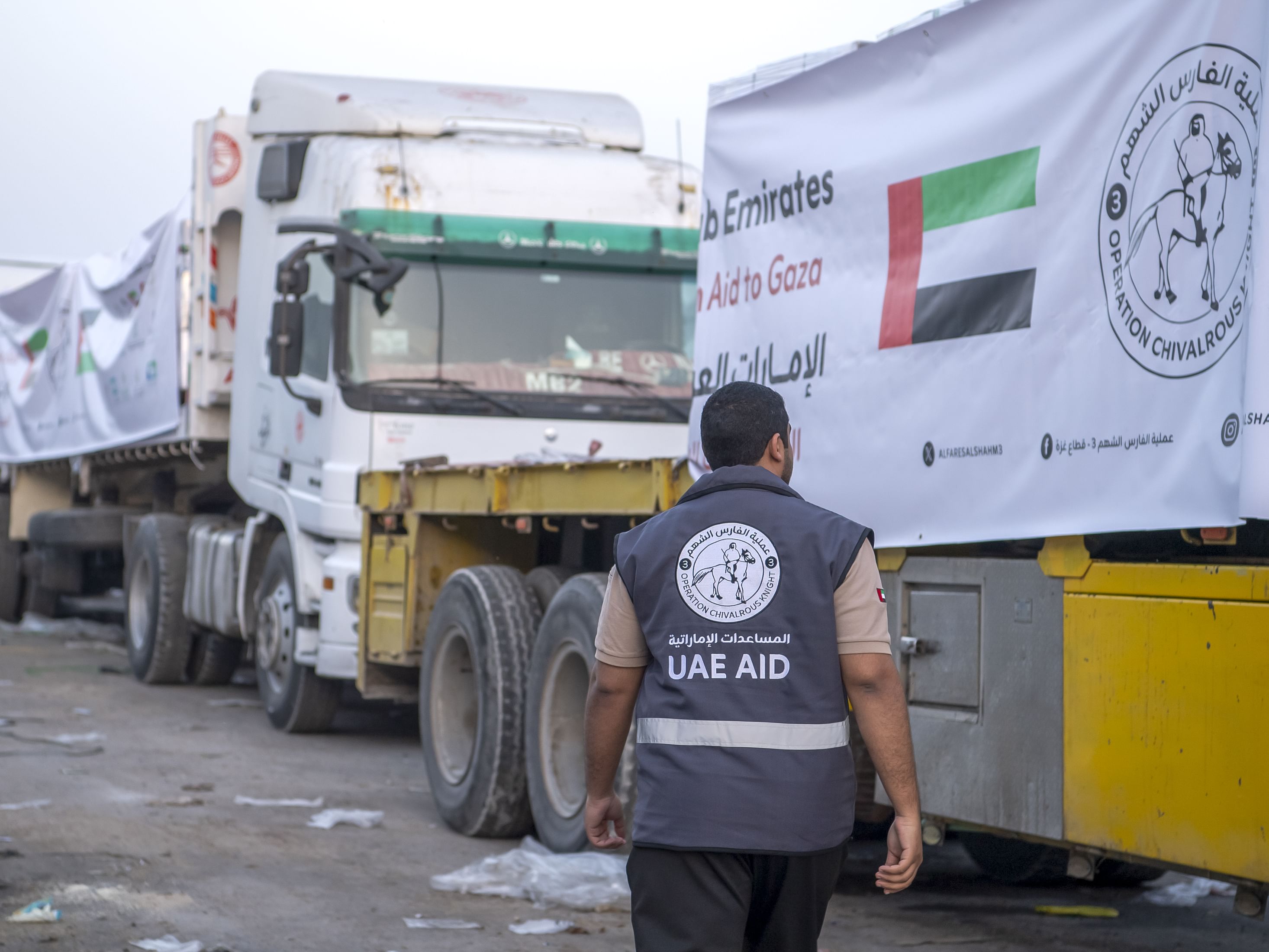 Four UAE aid convoys enter Gaza carrying 416 tonnes of relief supplies
