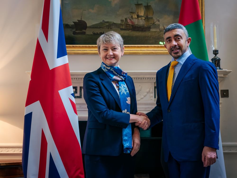Abdullah bin Zayed y la ministra británica de Exteriores abordan las relaciones estratégicas y la situación regional