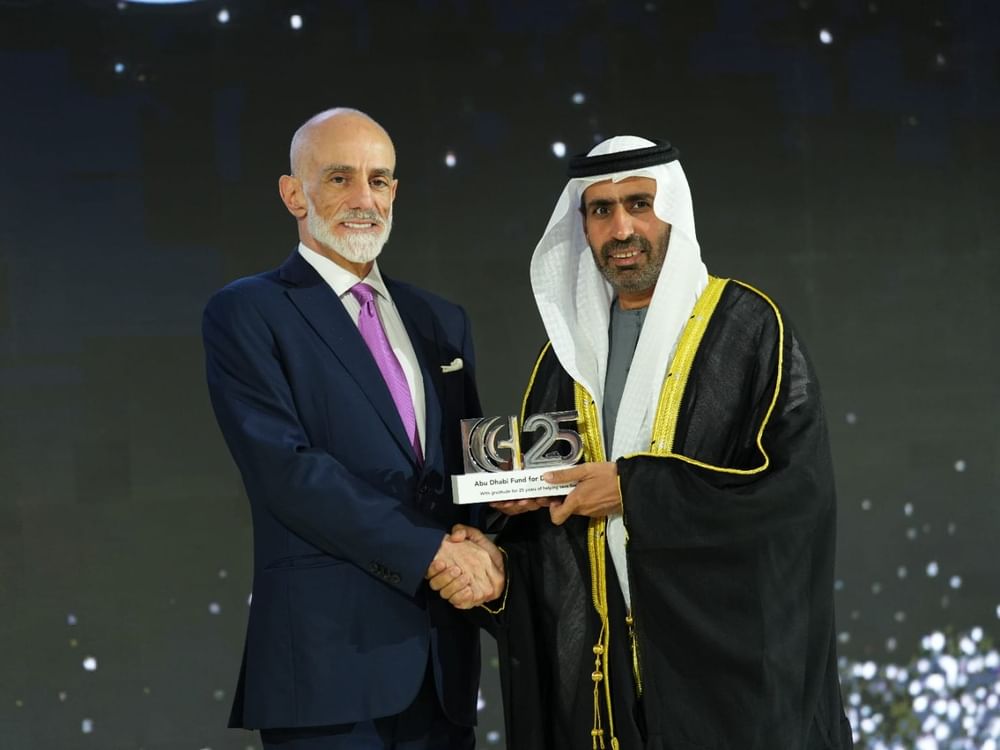 تكريم صندوق أبوظبي للتنمية تقديراً لدعمه في توسعة مركز الحسين للسرطان في الأردن