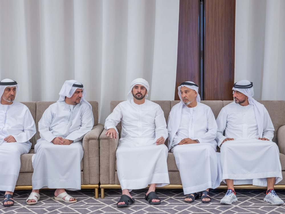 حمدان بن محمد يقدّم واجب العزاء في وفاة عبدالمجيد صديقي