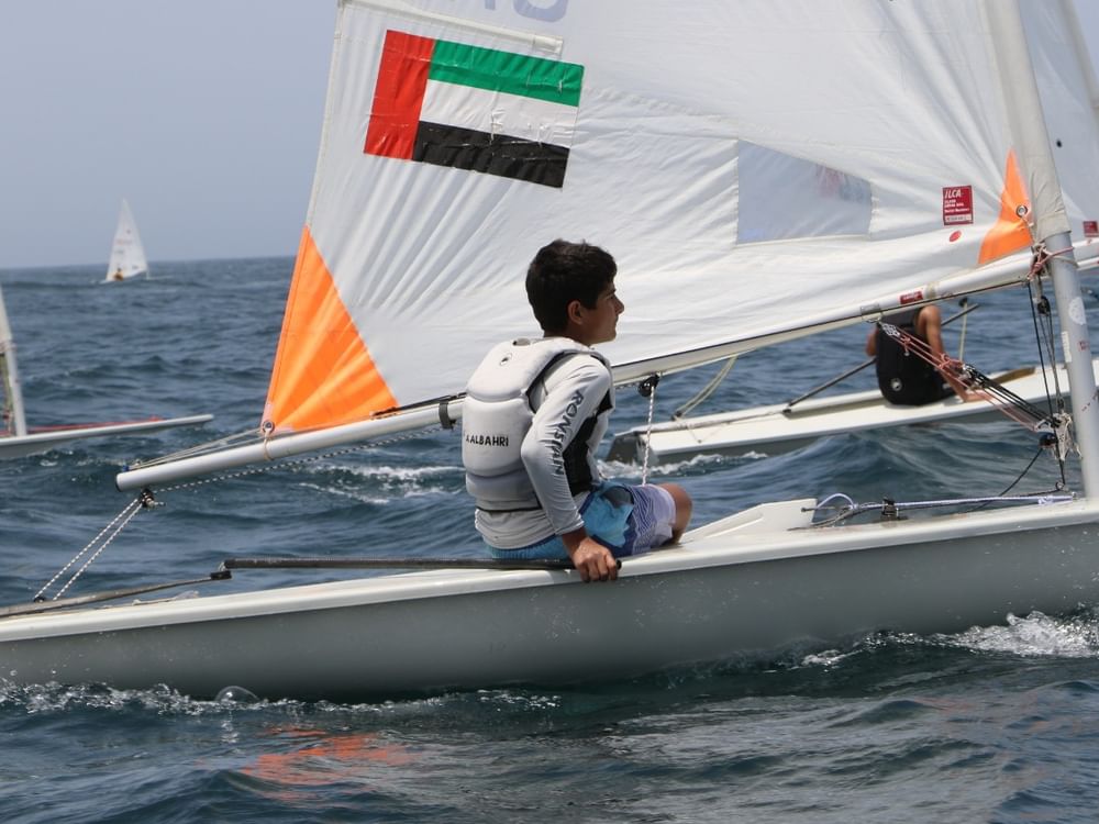"أبوظبي للشراع الحديث" يواصل استعداداته للمشاركة في "بطولة إلكا"