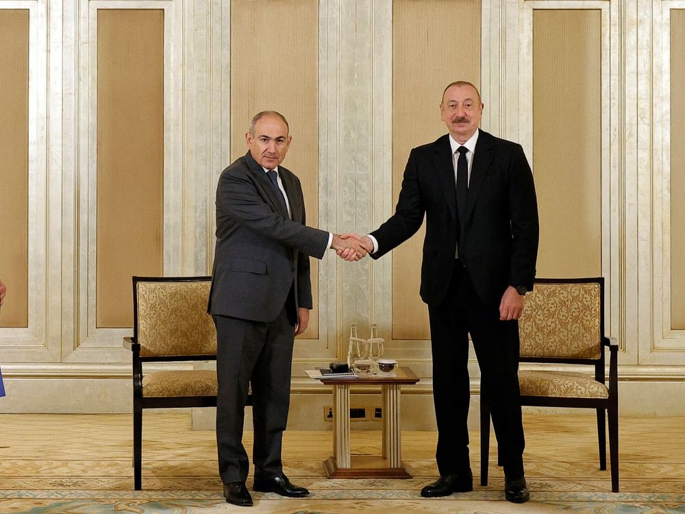 الإمارات تستضيف لقاء بين رئيس أذربيجان ورئيس وزراء أرمينيا وصاحب السمو رئيس الدولة يلتقي بهما