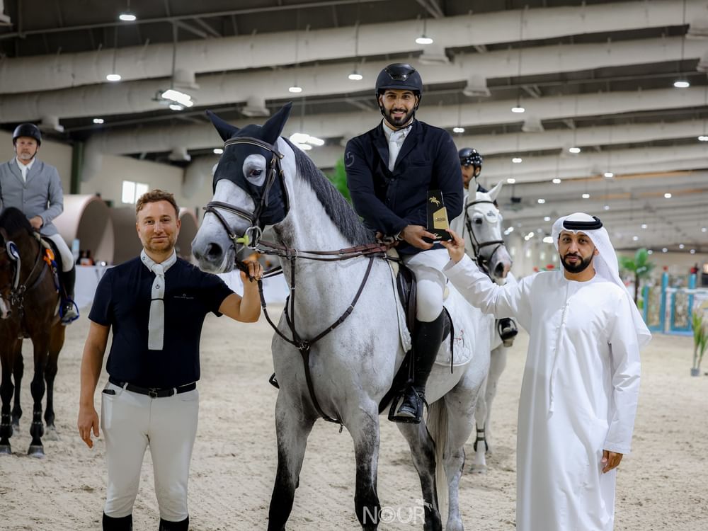 المازمي يتصدر "الفئة الكبرى" في دوري الإمارات لقفز الحواجز